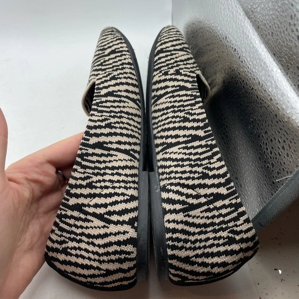 Skechers gently used